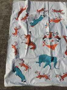 他の写真2: Kelloggs Tony the Tiger Vinyl Tablecloth　ビンテージ　ケロッグ　シリアル　トニーザタイガー　テーブルクロス　アドバタイジング　企業キャラクター　企業物　アメリカ雑貨　ヴィンテージ　60年代　vintage 