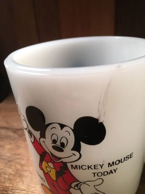 画像2: Mickey Mouse Today Fire King Mug　ビンテージ ディズニー ミッキーマウス ファイヤーキング 9オンス マグカップ ミルクガラス キッチンウェア アメリカ雑貨 ヴィンテージ 80年代