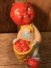 1957年、Dreamland社製トマトモチーフのスクイーズトイ(ソフビ製)フィギュア