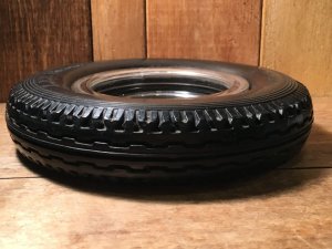 50〜60年代頃のタイヤモチーフのLEE(リー)灰皿