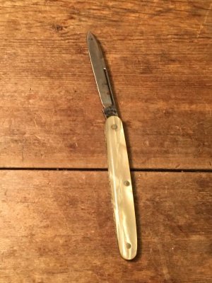 50年代頃の持ち手にシェルが使用されているビンテージポケットナイフ