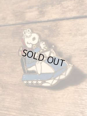 メタル製のスヌーピーのヴィンテージピンバッジ