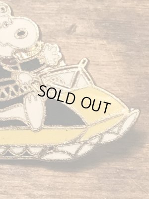 メタル製のスヌーピーのヴィンテージピンバッジ