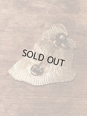 メタル製のスヌーピーのヴィンテージピンバッジ