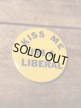 Kiss Me I'm A Liberal Can Badge　ビンテージ　缶バッジ　メッセージ　60年代　バッチ　ヴィンテージ　vintage