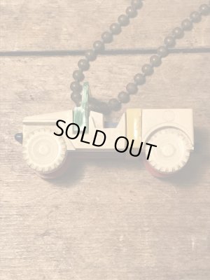 50年代頃の車モチーフのヴィンテージパズルキーチェーン