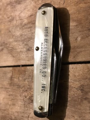 オートアクセサリー店のシェル製のヴィンテージポケットナイフ