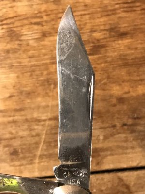 オートアクセサリー店のシェル製のビンテージポケットナイフ