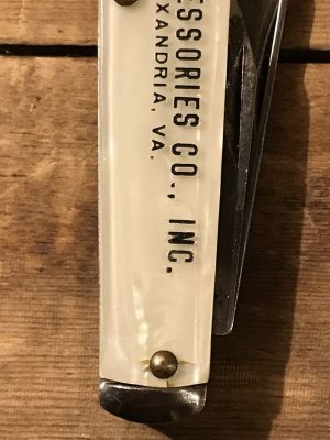 オートアクセサリー店のシェル製のヴィンテージポケットナイフ