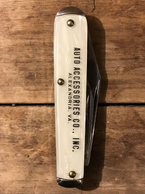 オートアクセサリー店のシェル製のビンテージポケットナイフ