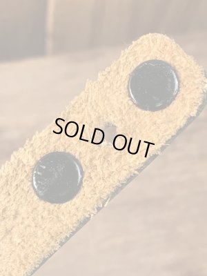 アメリカのスタンダードな名前が書かれたレザー製のヴィンテージブレスレット