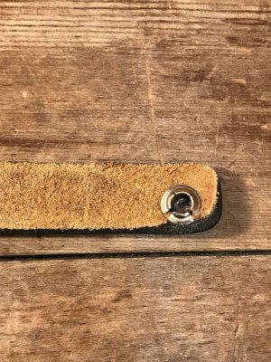 アメリカのスタンダードな名前が書かれたレザー製のヴィンテージブレスレット