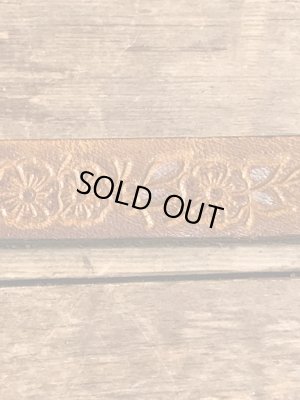 70年代頃のヒッピーデザインのビンテージレザーブレスレット