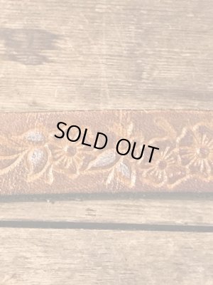 70年代頃のヒッピーデザインのビンテージレザーブレスレット