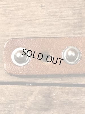 アメリカのスタンダードな名前が書かれたレザー製のヴィンテージブレスレット