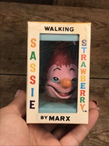 他の写真2: Marx Sassie Strawberry Wind-Up Toy　マークス　ビンテージ　トコトコ人形　トイ　果物　60年代