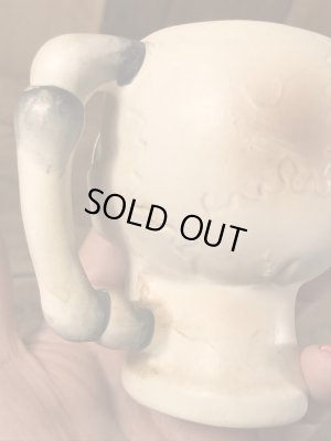 メイドインジャパン製のスカルの50年代ビンテージソルト&ペッパー