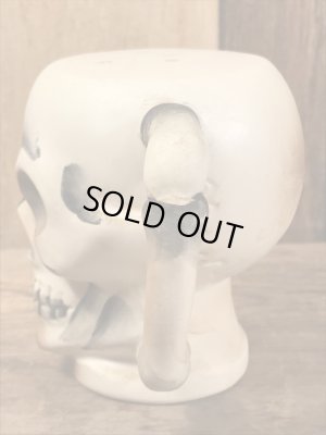 メイドインジャパン製のスカルの50年代ビンテージソルト&ペッパー