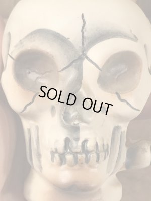 メイドインジャパン製のスカルの50年代ビンテージソルト&ペッパー