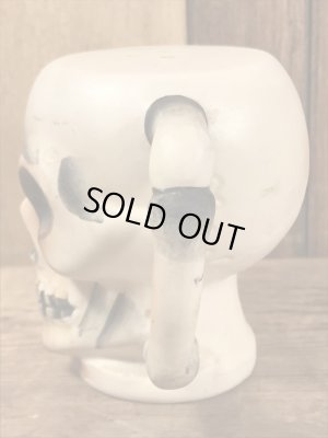 メイドインジャパン製のスカルの50年代ビンテージソルト&ペッパー