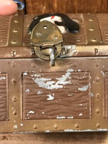 他の写真2: Pirate & Skull Treasure Chest Metal Coin Bank　パイレーツ　ビンテージ　コインバンク　スカル　50年代