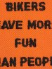 Bikers Have More Fun Than People(バイカーは人以上の楽しみを持っています)のメッセージが書かれた70’s〜ヴィンテージ刺繡パッチ