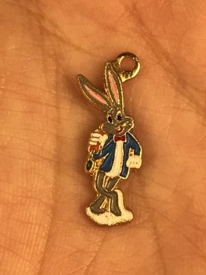 ルーニーテューンズのバッグスバニーの70〜80年代ビンテージメタルチャーム