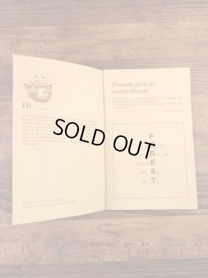 アドバタイジングキャラクターのスモーキーベアの80年代ビンテージジュニアレンジャーハンドブック