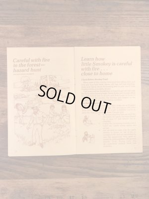 アドバタイジングキャラクターのスモーキーベアの80年代ビンテージジュニアレンジャーハンドブック