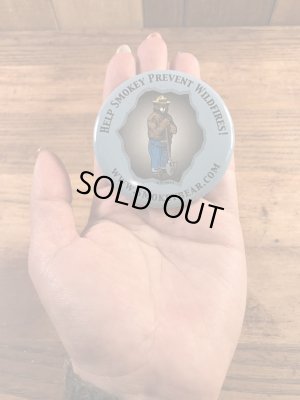 アドバタイジングキャラクターのスモーキーベアの80年代〜ビンテージ缶バッジ