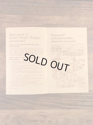 アドバタイジングキャラクターのスモーキーベアの80年代ビンテージジュニアレンジャーハンドブック