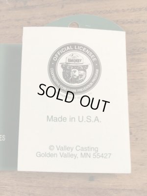 アドバタイジングキャラクターのスモーキーベアの90年代〜ビンテージピンバッジ