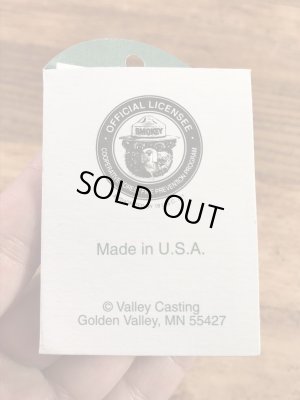 企業キャラクターのスモーキーベアの90’s〜ヴィンテージピンズ