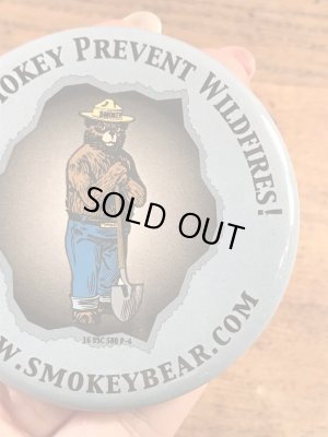 アドバタイジングキャラクターのスモーキーベアの80年代〜ビンテージ缶バッジ