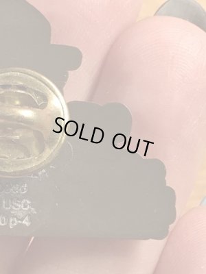 企業キャラクターのスモーキーベアの90’s〜ヴィンテージピンズ