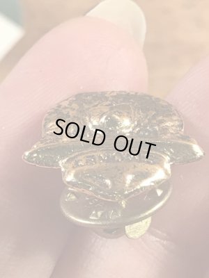 企業キャラクターのスモーキーベアの90’s〜ヴィンテージピンズ