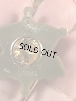 企業キャラクターのスモーキーベアの90’s〜ヴィンテージピンズ