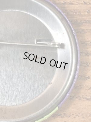 花を持っているガーフィールドが描かれた80’sヴィンテージ缶バッチ