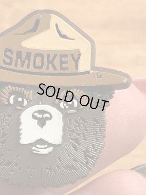 アドバタイジングキャラクターのスモーキーベアの90年代〜ビンテージピンバッジ