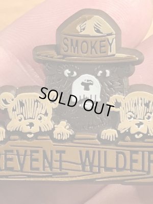 アドバタイジングキャラクターのスモーキーベアの90年代〜ビンテージピンバッジ