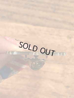 企業キャラクターのスモーキーベアの90’s〜ヴィンテージピンズ