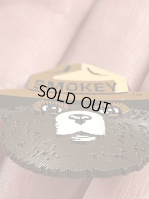 企業キャラクターのスモーキーベアの90’s〜ヴィンテージピンズ