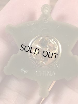 アドバタイジングキャラクターのスモーキーベアの90年代〜ビンテージピンバッジ