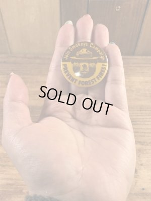 アドバタイジングキャラクターのスモーキーベアの80年代〜ビンテージ缶バッジ