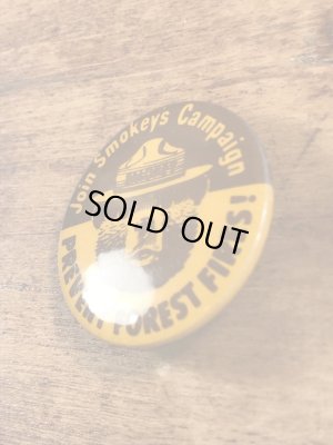 アドバタイジングキャラクターのスモーキーベアの80年代〜ビンテージ缶バッジ