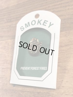 アドバタイジングキャラクターのスモーキーベアの90年代〜ビンテージピンバッジ