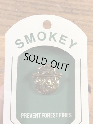 アドバタイジングキャラクターのスモーキーベアの90年代〜ビンテージピンバッジ