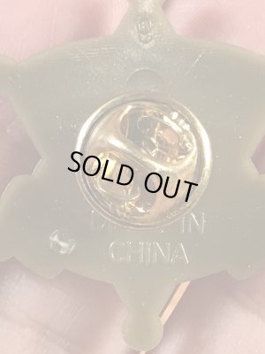 企業キャラクターのスモーキーベアの90’s〜ヴィンテージピンズ