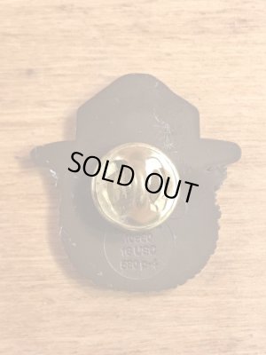 企業キャラクターのスモーキーベアの90’s〜ヴィンテージピンズ