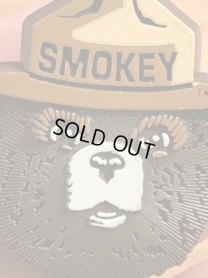 アドバタイジングキャラクターのスモーキーベアの90年代〜ビンテージピンバッジ